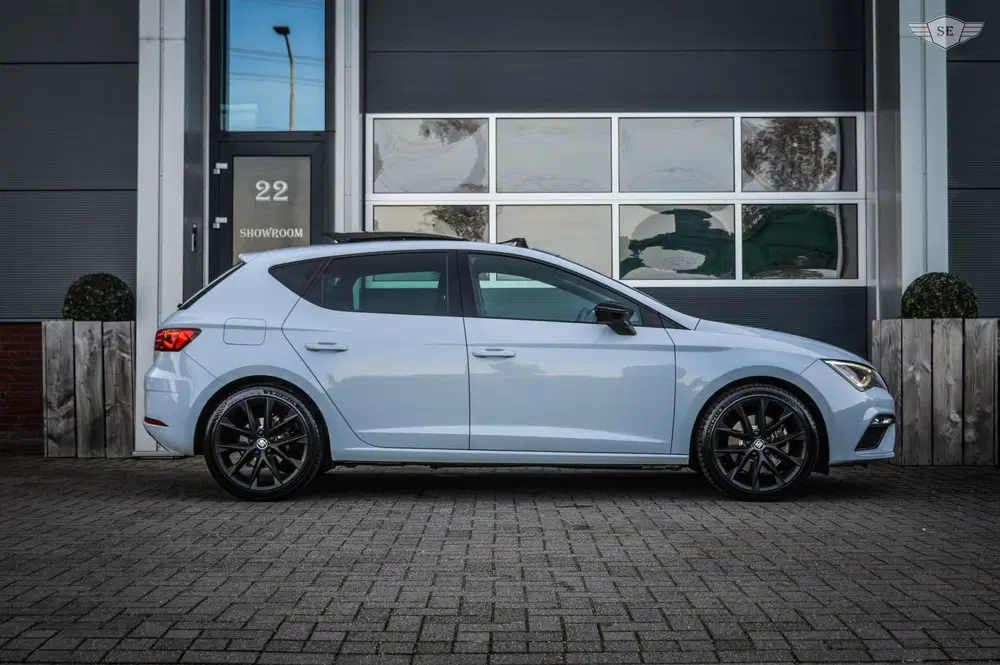 SEAT Leon 1.5 TSI FR ULTIMATE EDITION BLACK uit 2020, foto 3
