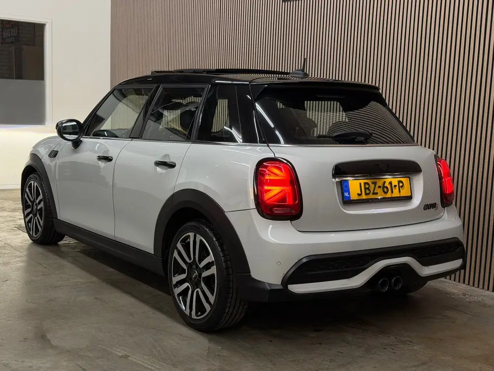 Mini Cooper S Essential 2022 PANO LED CAMERA CRUISE CA uit 2022, foto 5