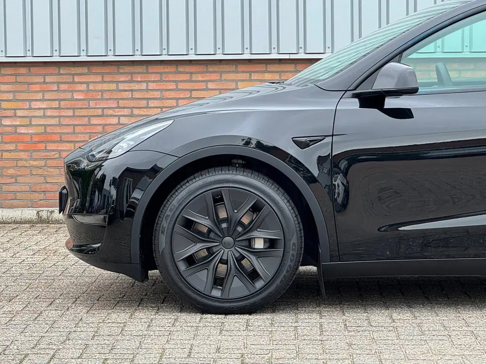 Tesla Model Y Long Range AWD 75kWh FSD uit 2023, foto 2