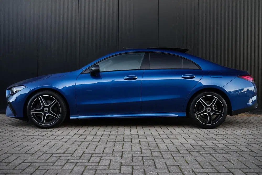 Mercedes-Benz CLA 200 AMG Line uit 2024, foto 2