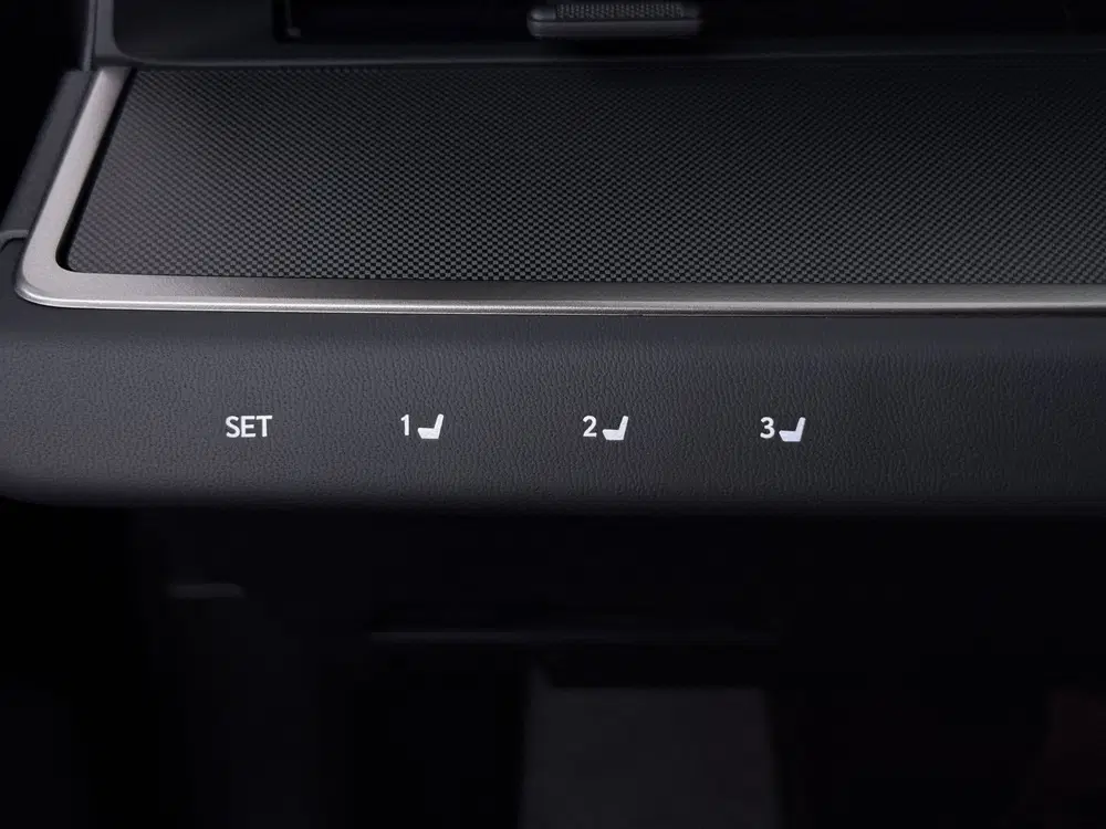 Lexus ES 350e President Line uit 2026, foto 6