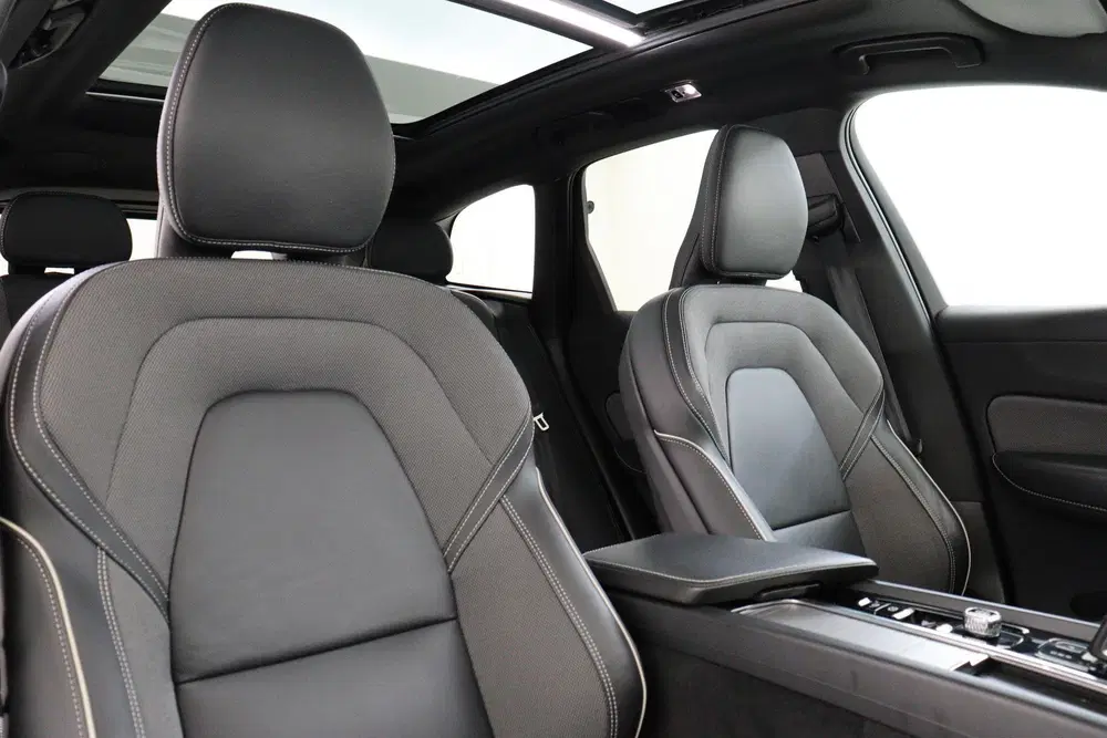 Volvo XC60 T6 RECHARGE AWD R-DESIGN -PANO.DAK uit 2021, foto 14