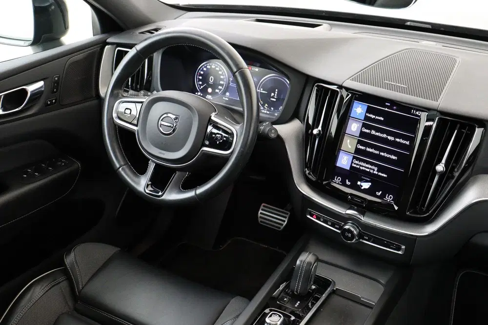 Volvo XC60 T6 RECHARGE AWD R-DESIGN -PANO.DAK uit 2021, foto 6