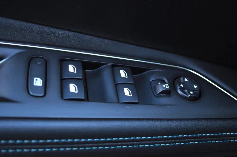 Peugeot 3008 1.6 HYbrid All P.Bns uit 2023, foto 11