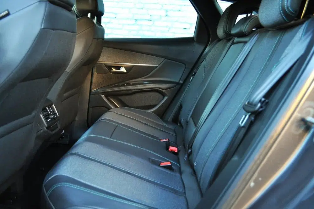 Peugeot 3008 1.6 HYbrid All P.Bns uit 2023, foto 7