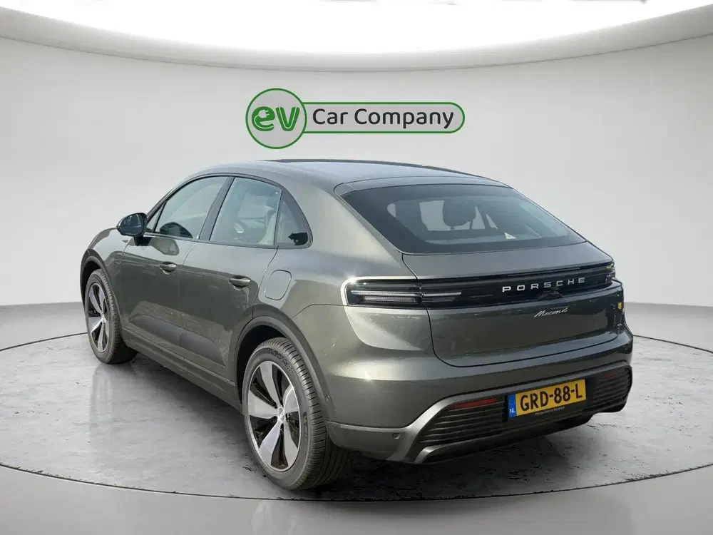 Porsche Macan 4 100 kWh uit 2024, foto 4