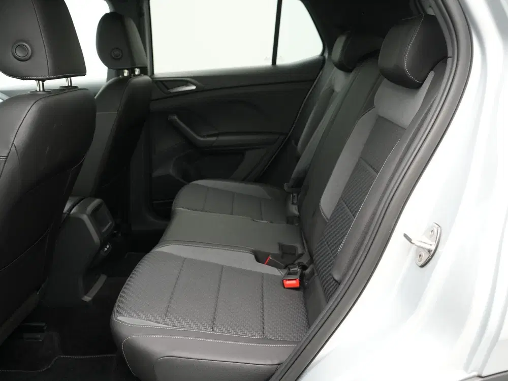 Volkswagen T-Cross R-Line 1.0 TSI 110 PK DSG Automaat uit 2023, foto 13