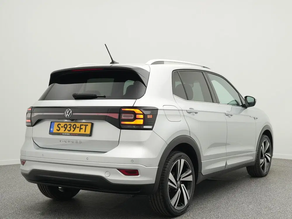 Volkswagen T-Cross R-Line 1.0 TSI 110 PK DSG Automaat uit 2023, foto 2