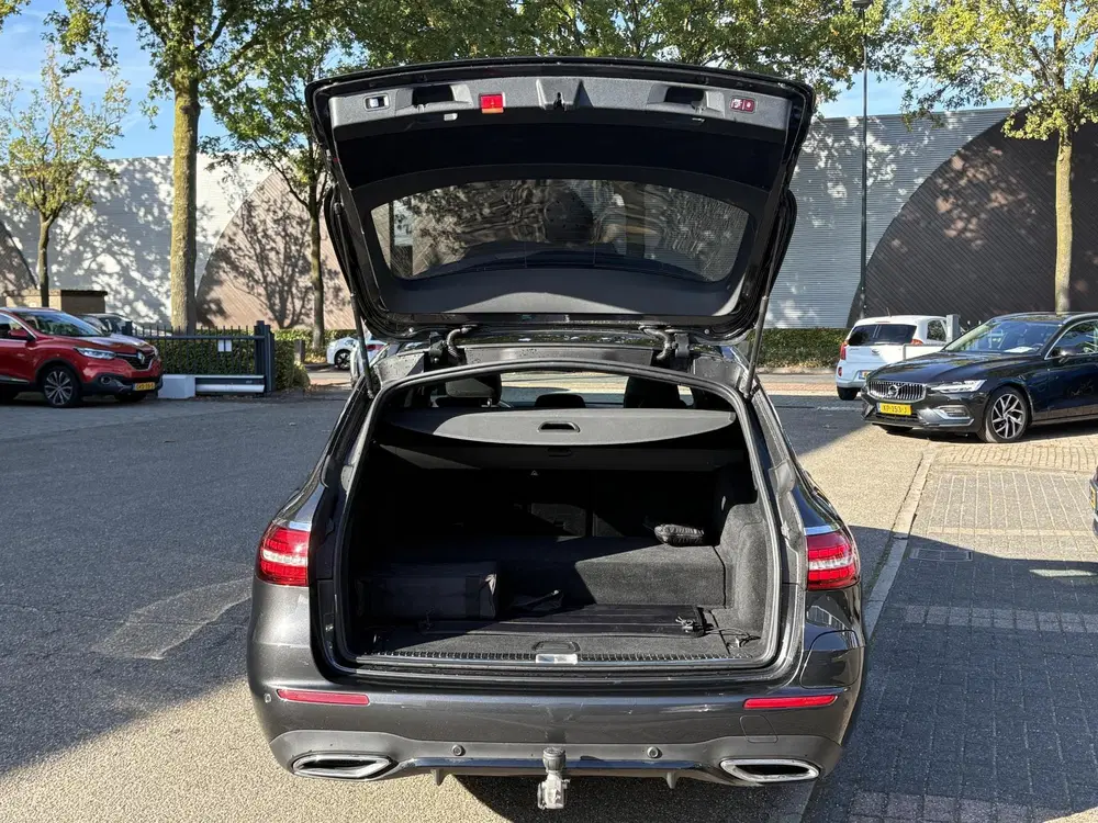 Mercedes-Benz E-Klasse 300 e Business Solution AMG ME uit 2022, foto 13
