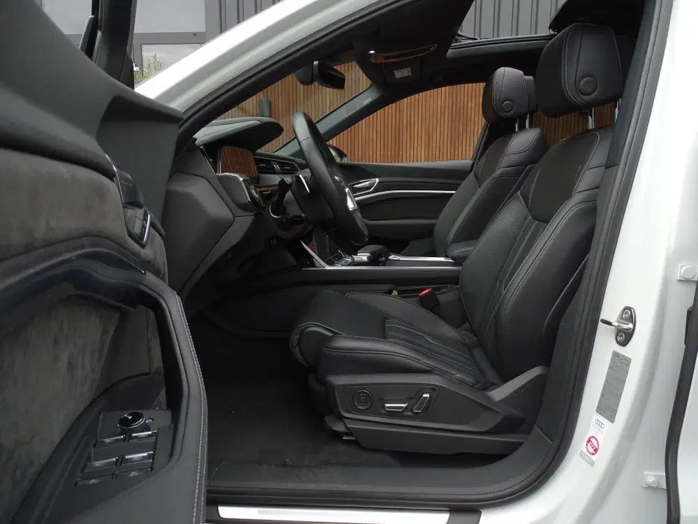 Audi e-tron 55 Quattro 408PK uit 2019, foto 15
