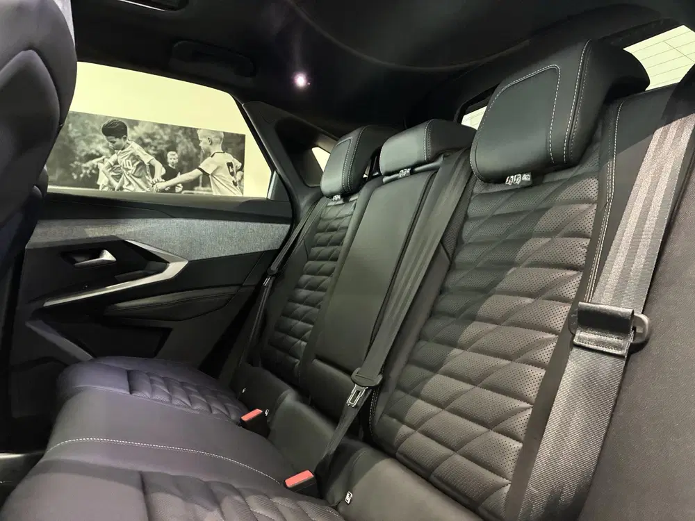 Peugeot 3008 GT Exclusive 210 73 kWh Volledig leder int uit 2026, foto 11