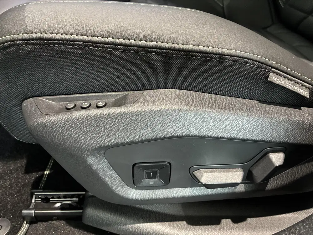 Peugeot 3008 GT Exclusive 210 73 kWh Volledig leder int uit 2026, foto 4