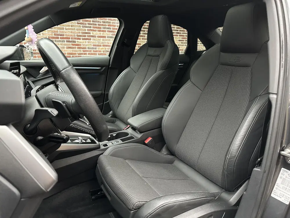 Audi A3 35 TFSI S-Line uit 2024, foto 14