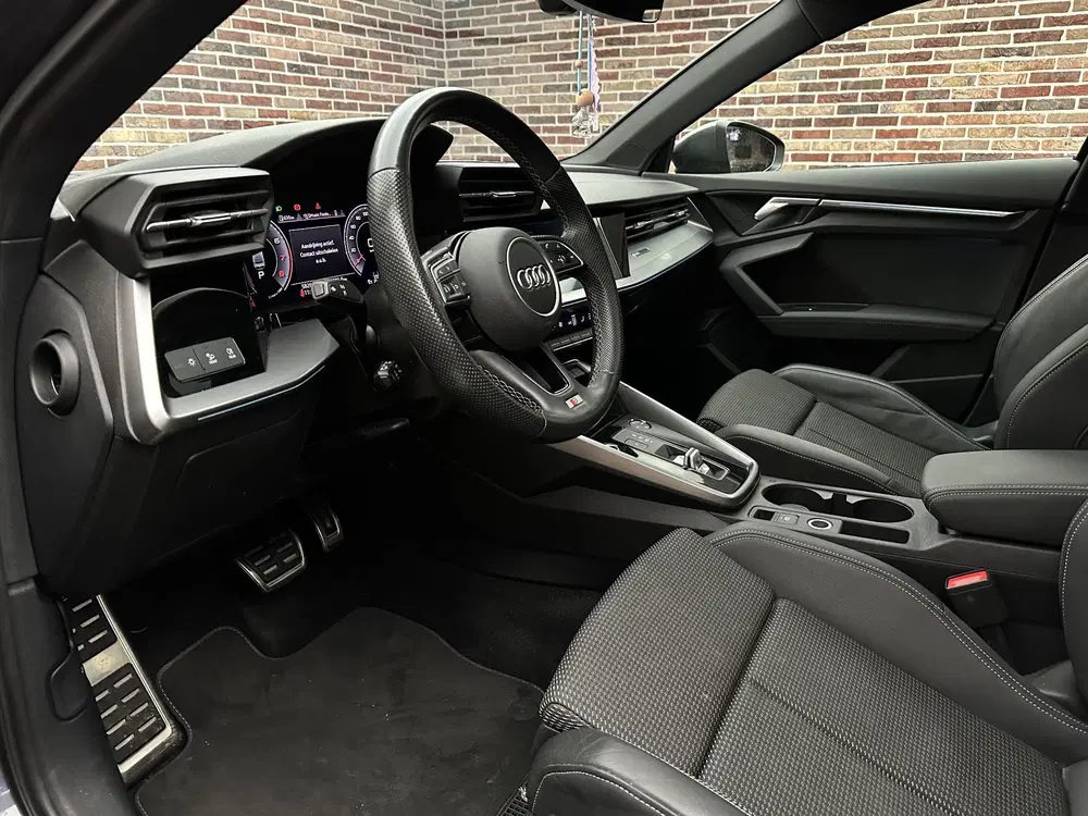 Audi A3 35 TFSI S-Line uit 2024, foto 3