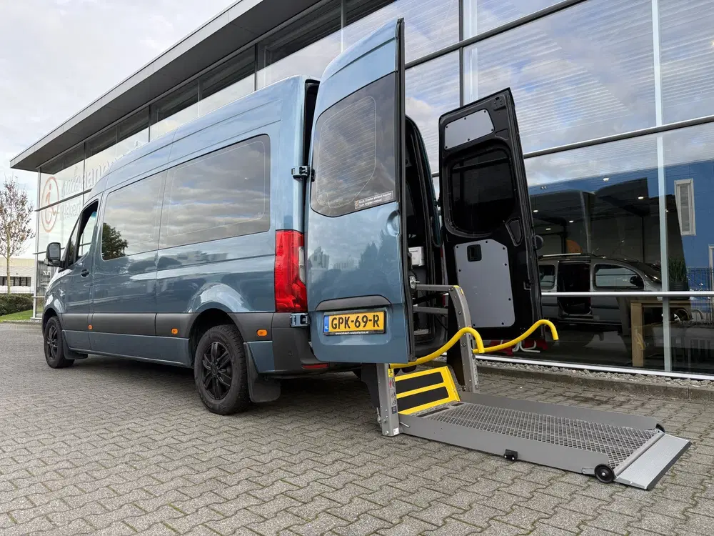 Mercedes-Benz Sprinter uit 2020, foto 2