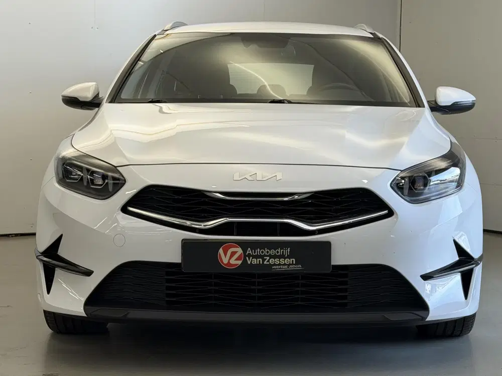 Kia Ceed 1.5 T-GDi DynamicLine uit 2022, foto 2