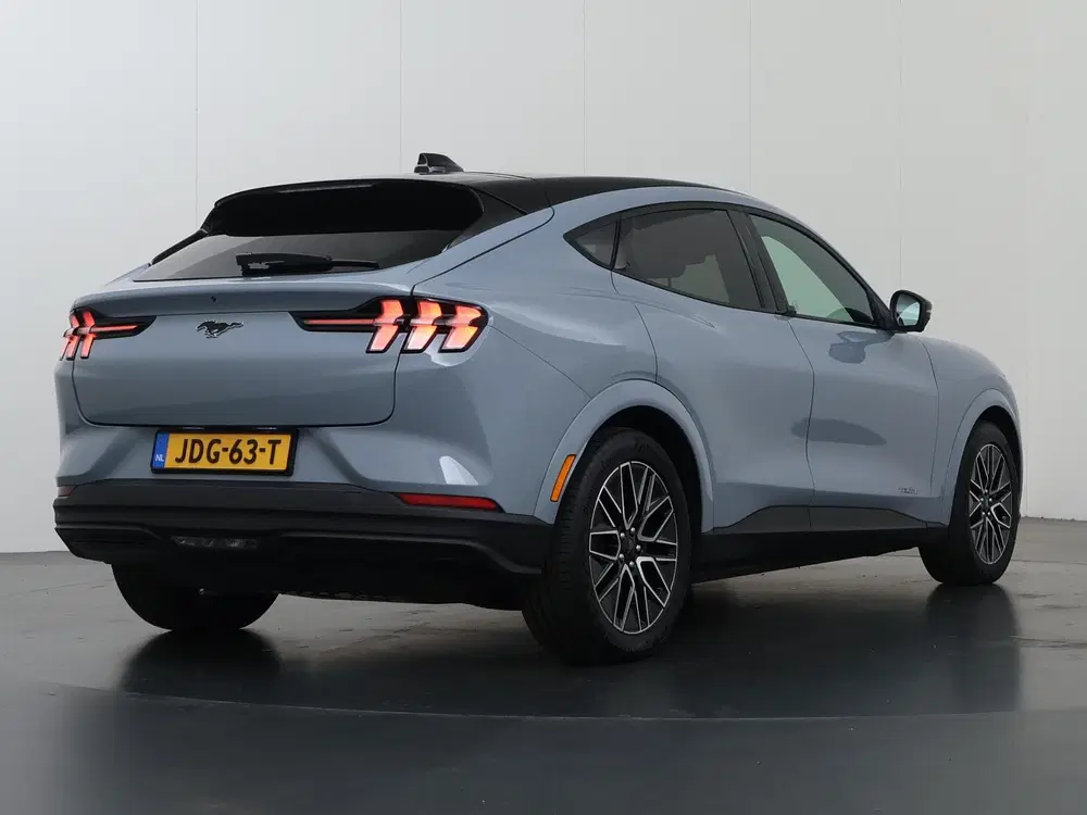 Ford Mustang Mach-E Extended Premium RWD 88 kWh uit 2025, foto 2