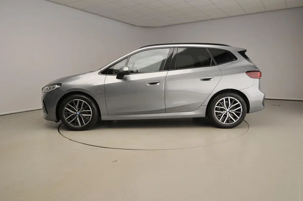 BMW 2-serie Active Tourer 218i uit 2022, foto 2