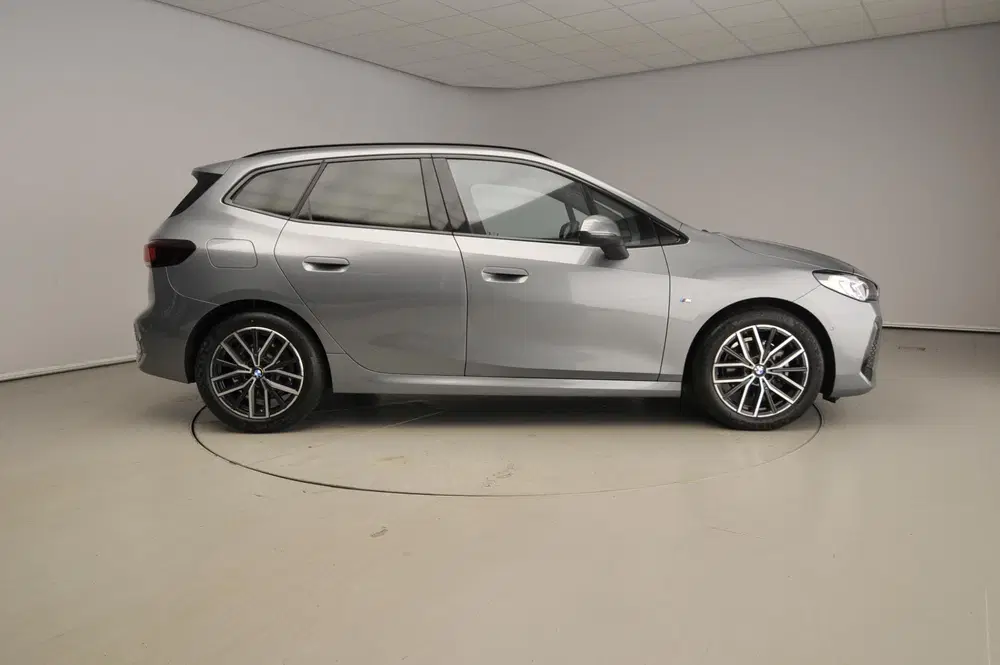 BMW 2-serie Active Tourer 218i uit 2022, foto 4