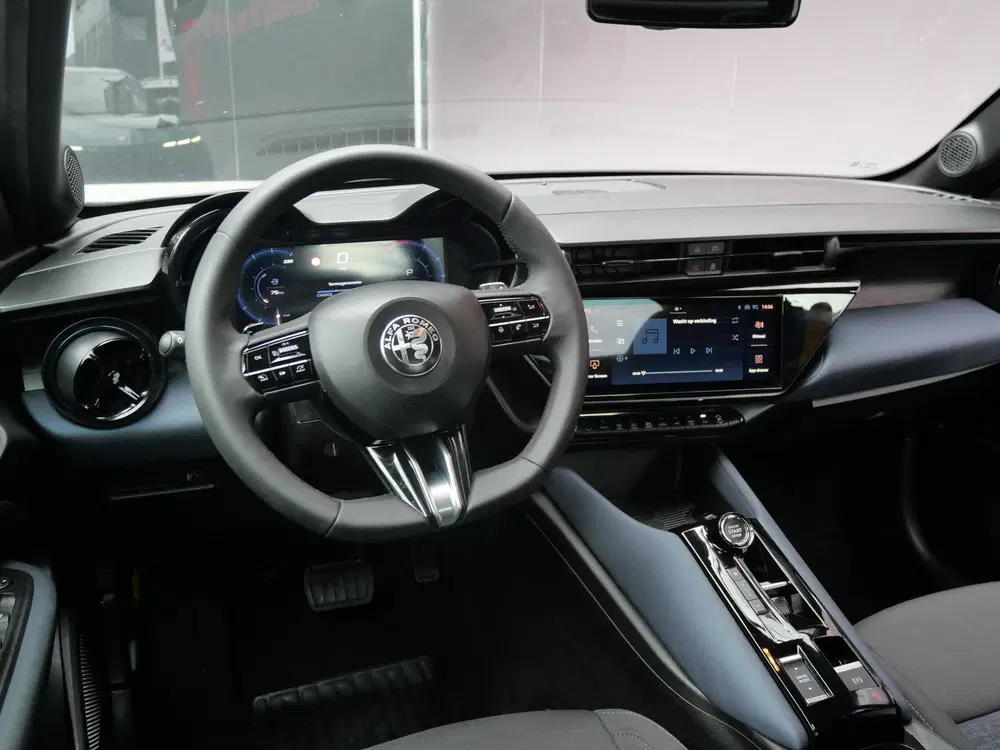 Alfa Romeo Junior 1.2 TURBO HYBRID IBRIDA uit 2025, foto 12