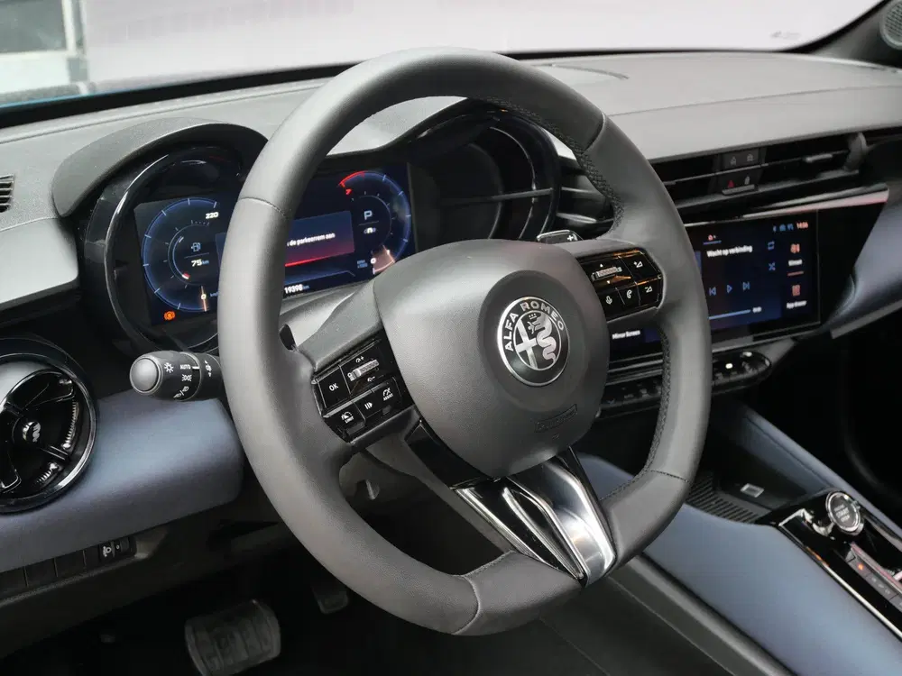 Alfa Romeo Junior 1.2 TURBO HYBRID IBRIDA uit 2025, foto 13