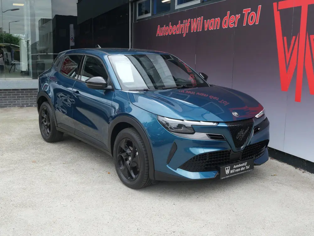 Alfa Romeo Junior 1.2 TURBO HYBRID IBRIDA uit 2025, foto 2