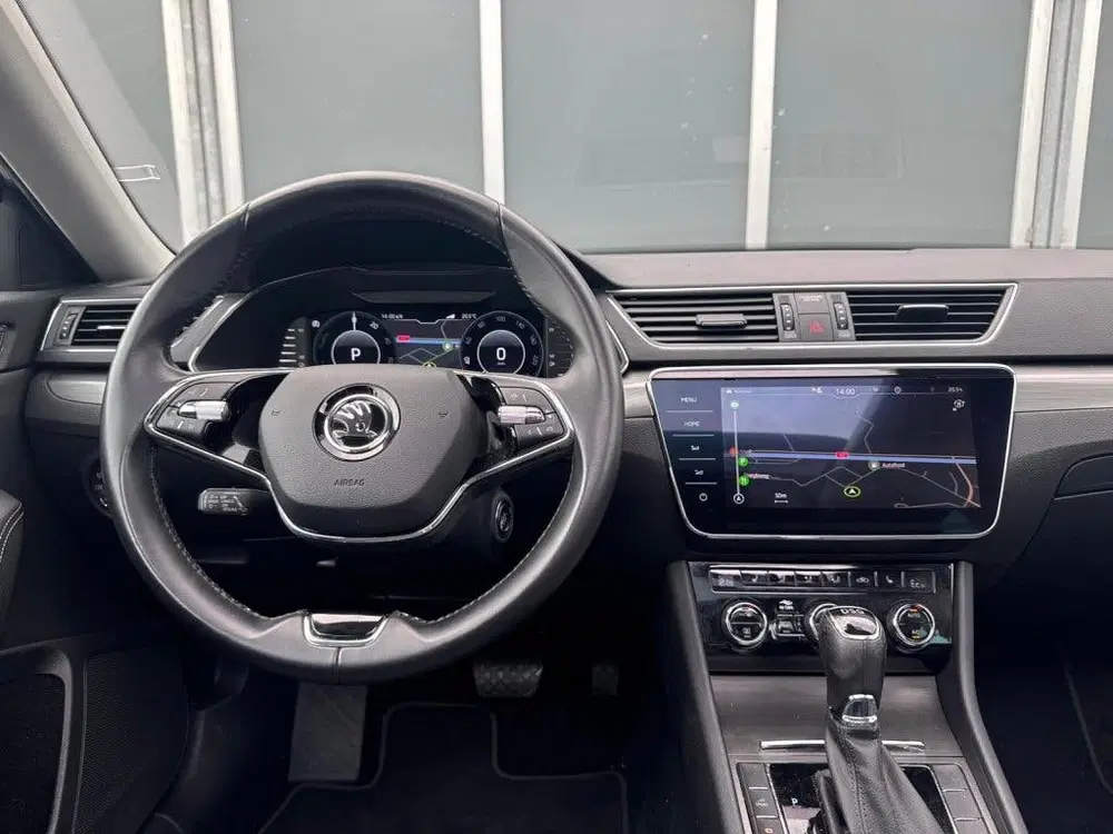 Skoda Superb 1.4TSI iV 218pk Style uit 2020, foto 11