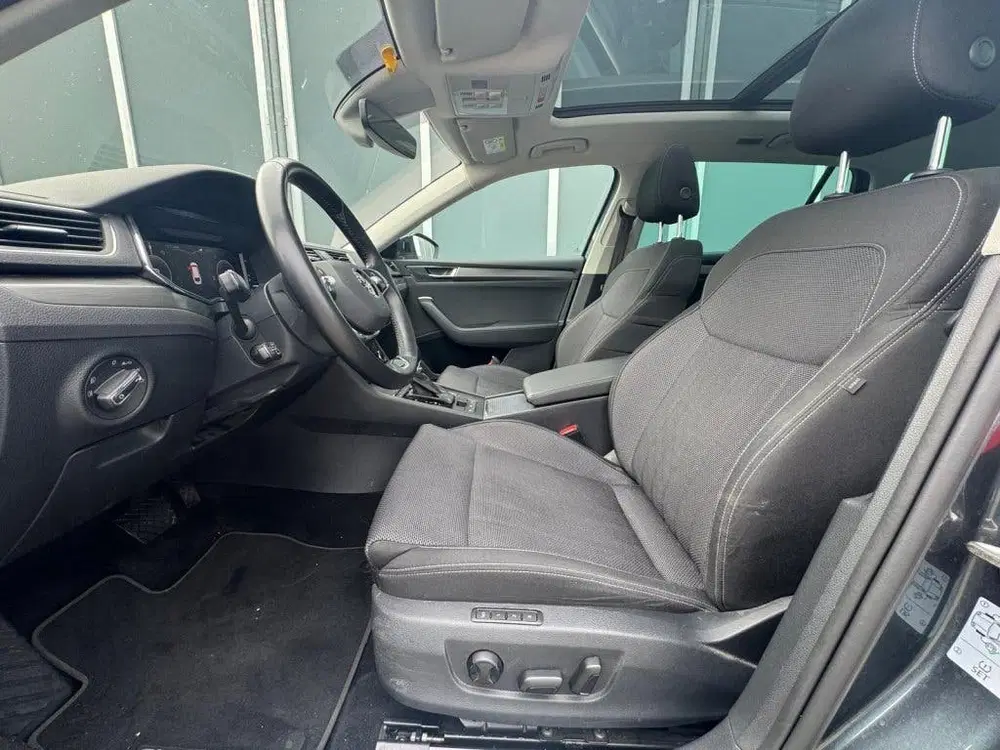 Skoda Superb 1.4TSI iV 218pk Style uit 2020, foto 6