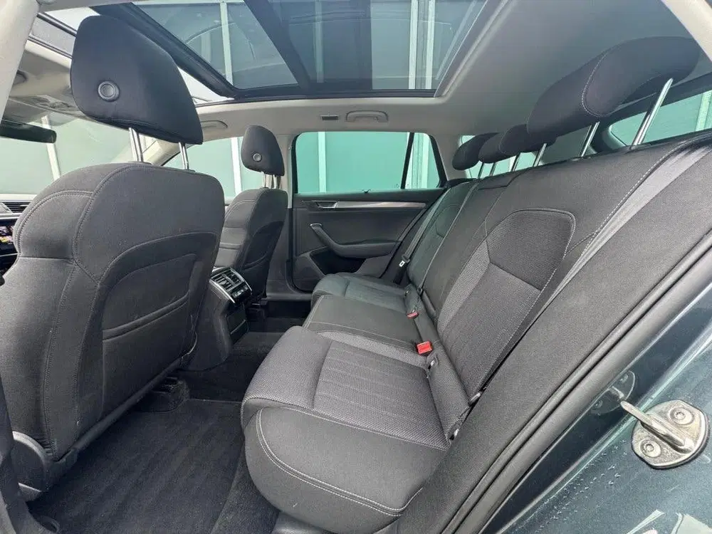 Skoda Superb 1.4TSI iV 218pk Style uit 2020, foto 8