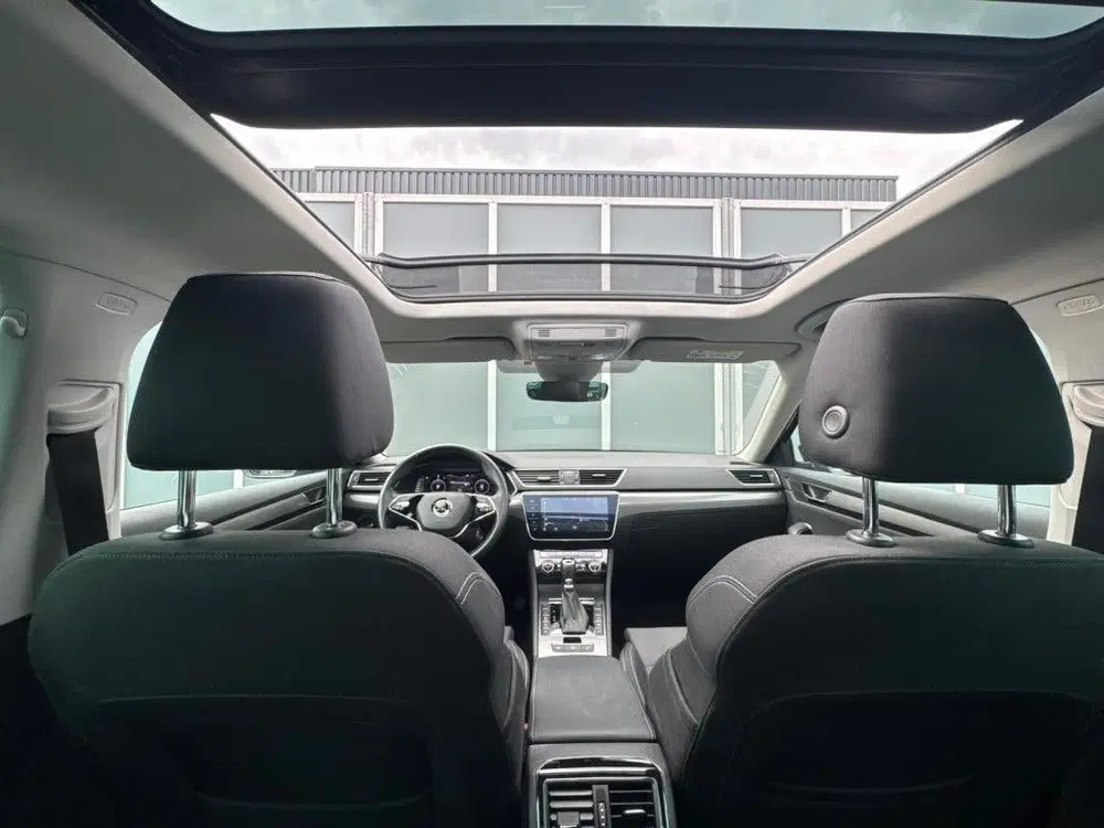 Skoda Superb 1.4TSI iV 218pk Style uit 2020, foto 9