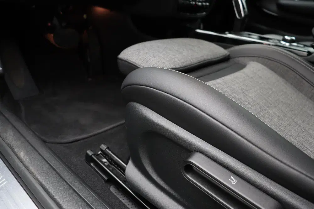 Mini Clubman Cooper Classic Uitvoering + Premium Pakket uit 2024, foto 12