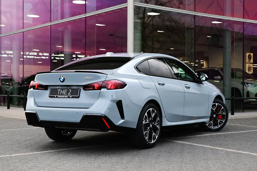 BMW 2-serie Coupé 220 M Sport Automaat uit 2026, foto 2