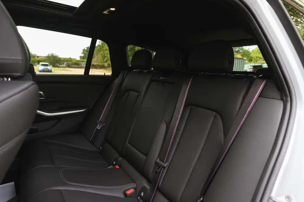 BMW 3-serie 330e M Sport Automaat uit 2025, foto 12