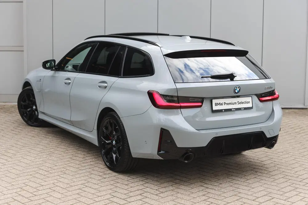 BMW 3-serie 330e M Sport Automaat uit 2025, foto 2