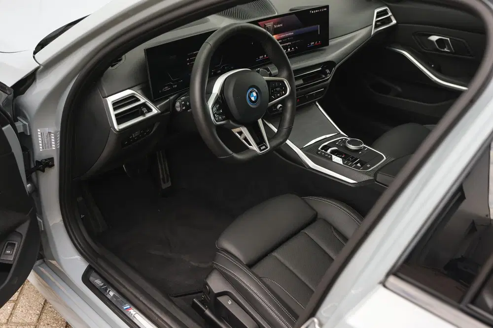 BMW 3-serie 330e M Sport Automaat uit 2025, foto 3