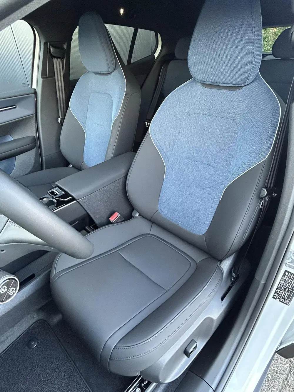 Volvo EX30 P5 Long Range Plus Europa 69 kWh El uit 2026, foto 8