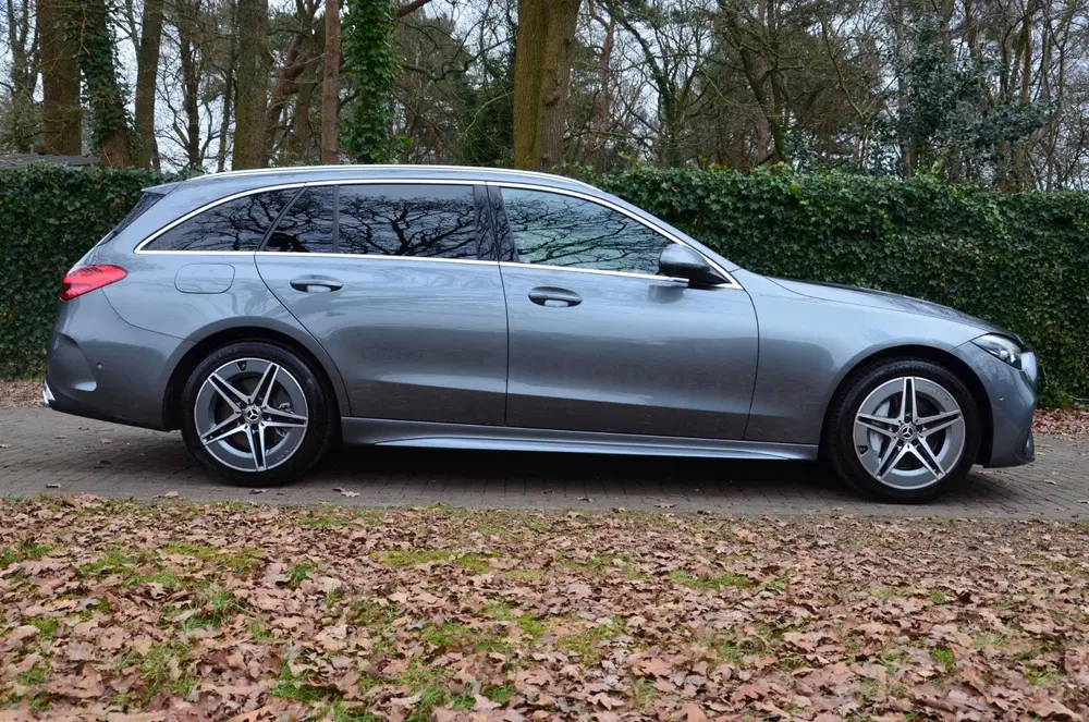 Mercedes-Benz C-Klasse 300 e AMG Line Automaat uit 2023, foto 3
