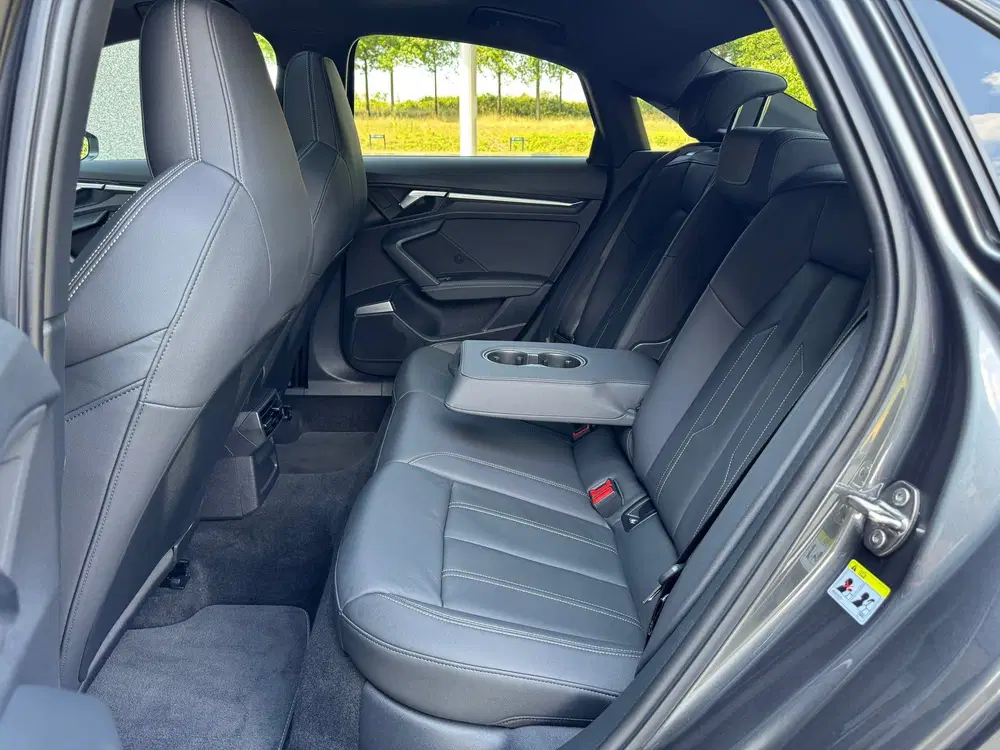 Audi A3 35 TFSI S-Line uit 2023, foto 12