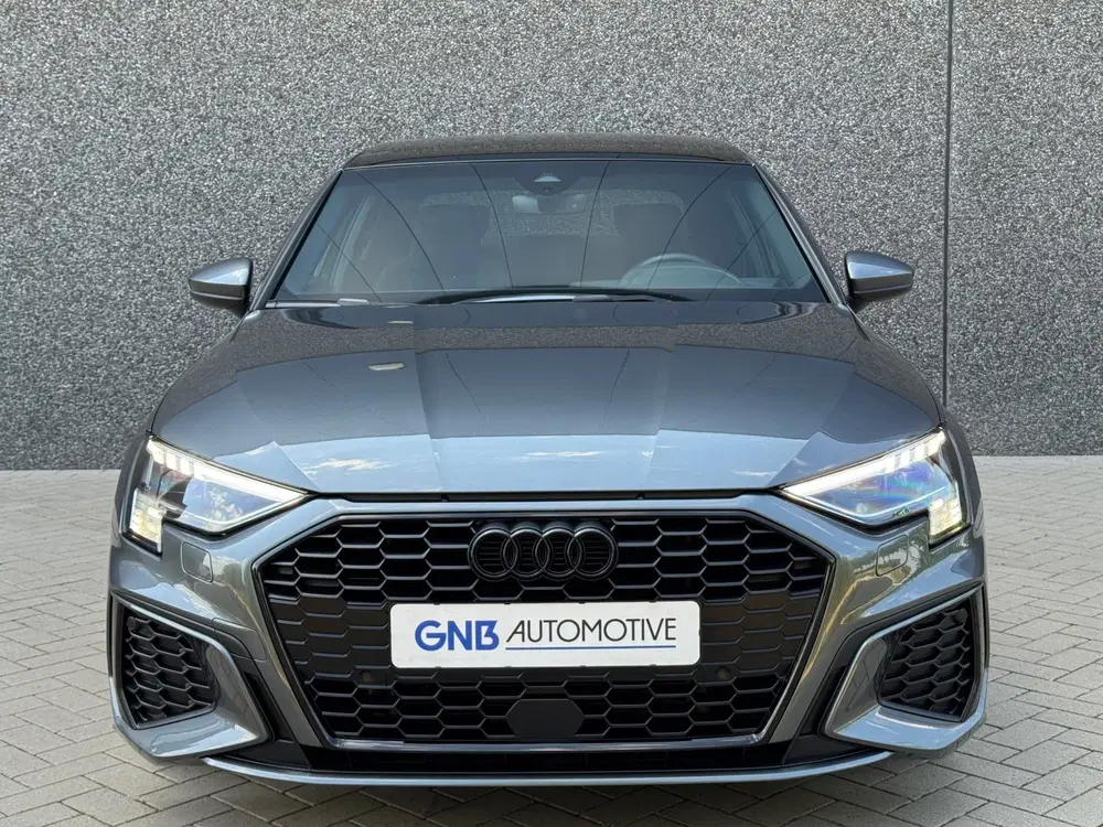Audi A3 35 TFSI S-Line uit 2023, foto 3