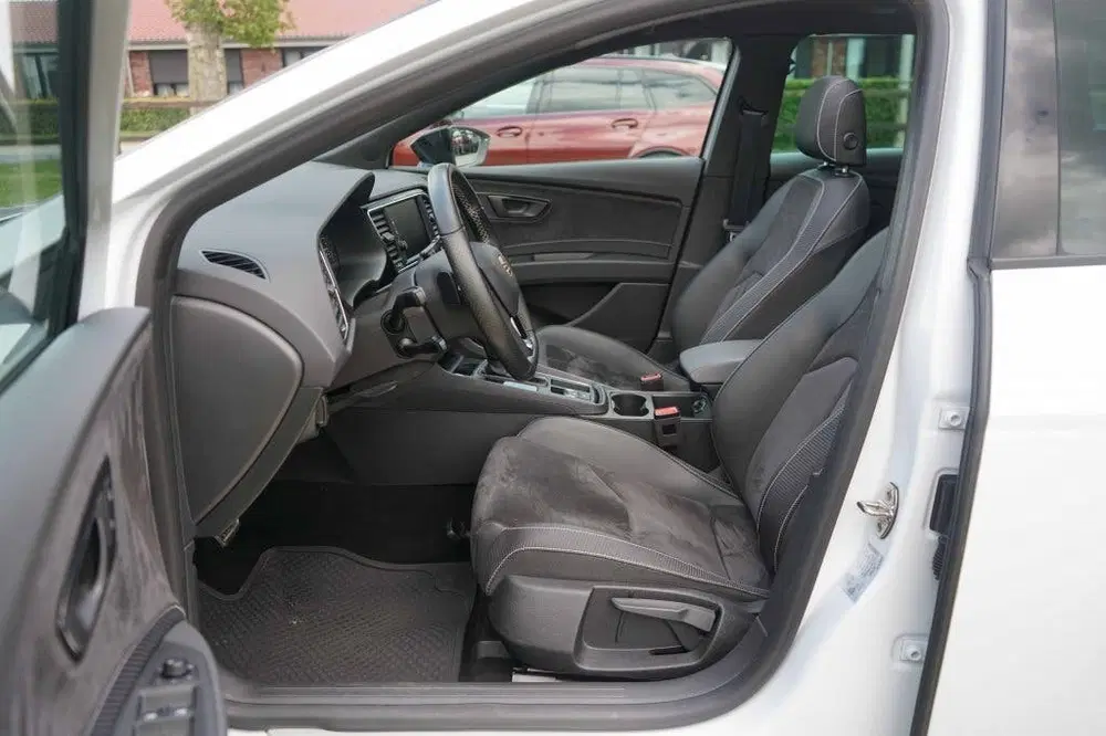 SEAT Leon Cupra 300 4Drive Pano uit 2019, foto 12