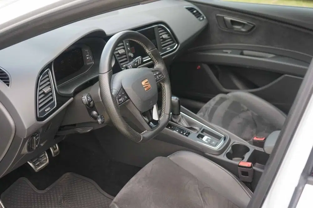 SEAT Leon Cupra 300 4Drive Pano uit 2019, foto 14