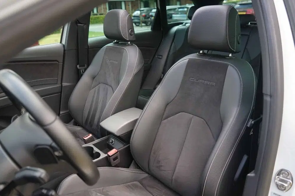 SEAT Leon Cupra 300 4Drive Pano uit 2019, foto 15