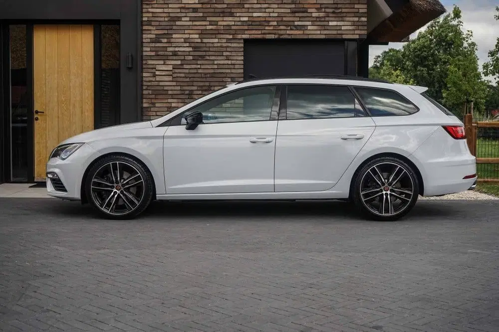 SEAT Leon Cupra 300 4Drive Pano uit 2019, foto 6