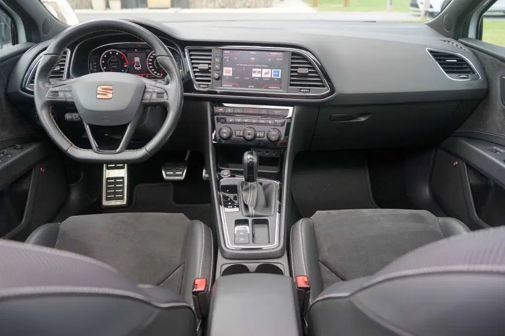SEAT Leon Cupra 300 4Drive Pano uit 2019, foto 9
