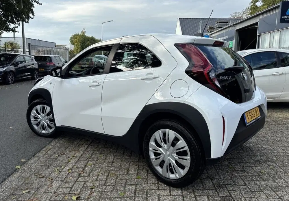 Toyota Aygo X 1.0 VVT-i MT Play AIRCO uit 2024, foto 3