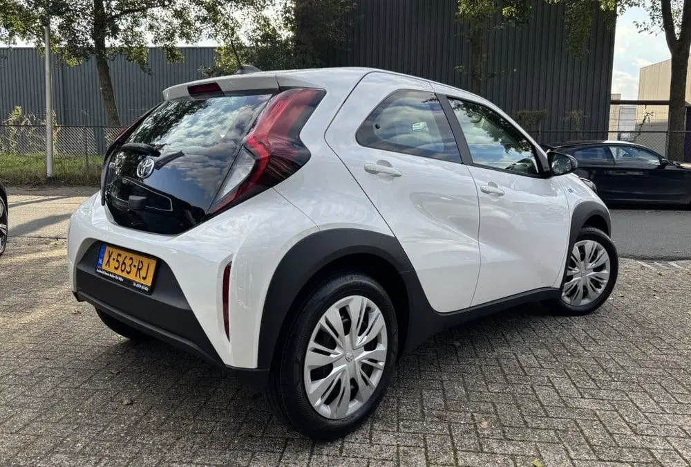 Toyota Aygo X 1.0 VVT-i MT Play AIRCO uit 2024, foto 4