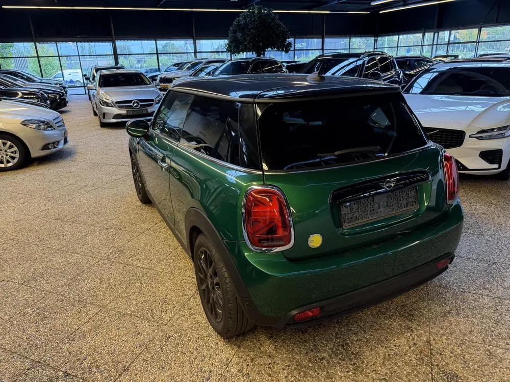 Mini Electric Classic 33 kWh uit 2023, foto 2