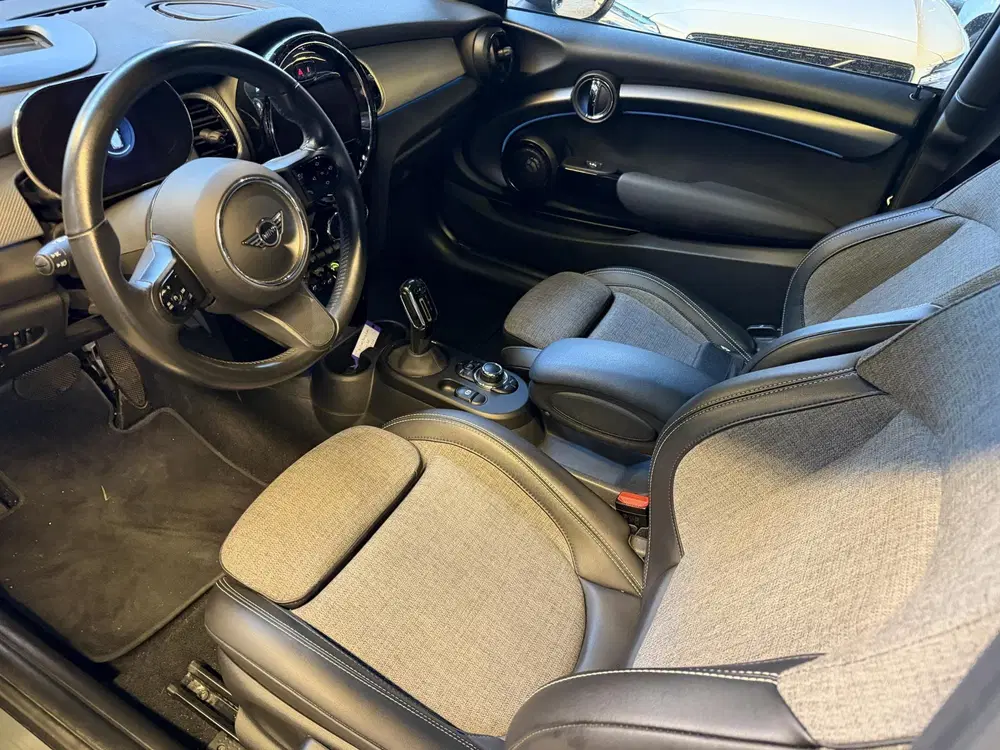 Mini Electric Classic 33 kWh uit 2023, foto 5