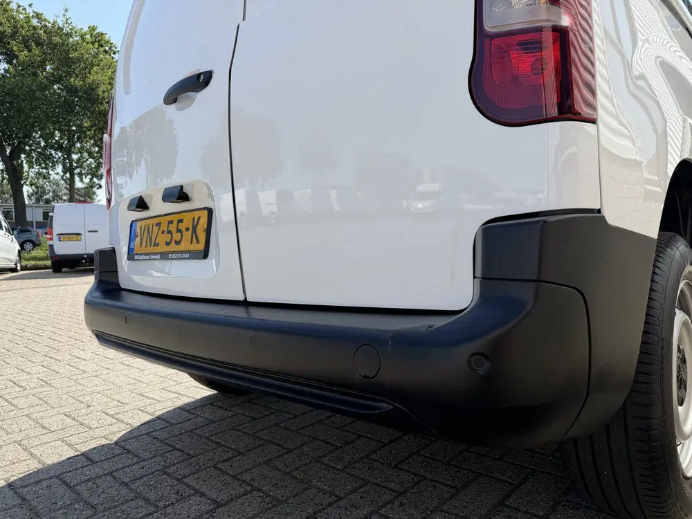 Peugeot Partner 1.2 PureTech Premium uit 2022, foto 10