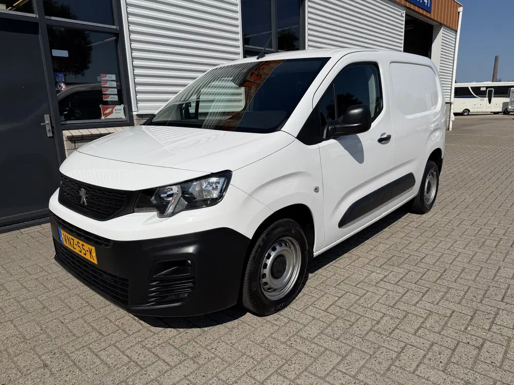 Peugeot Partner 1.2 PureTech Premium uit 2022, foto 2
